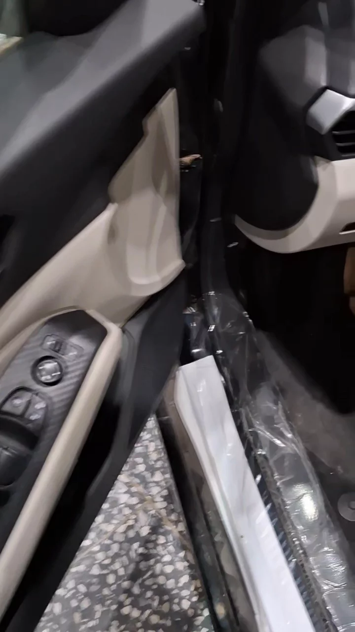 Car video thumbnail 1 of 9