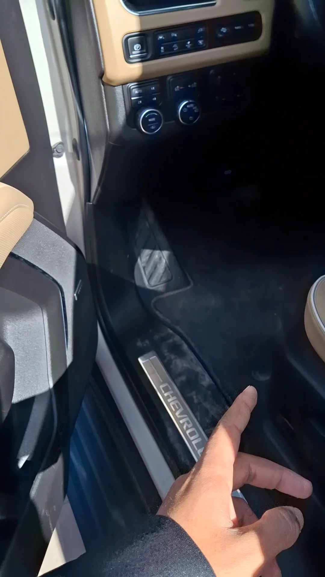 Car video thumbnail 1 of 8