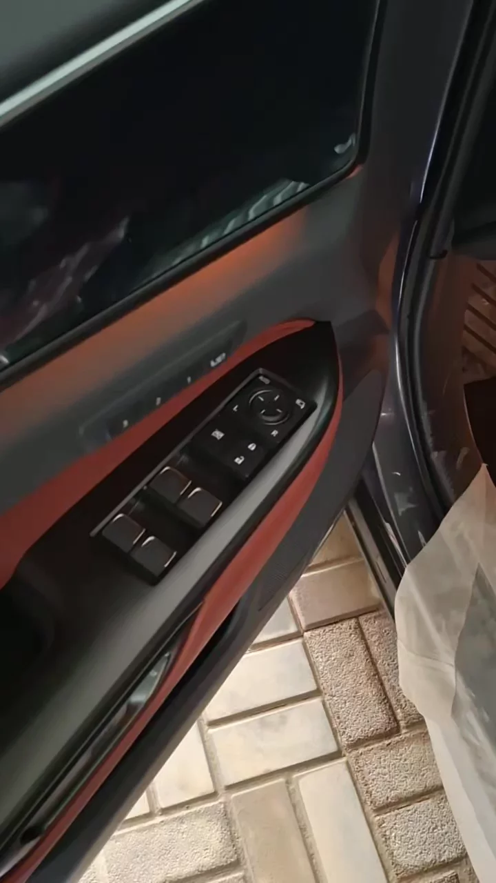 Car video thumbnail 1 of 10