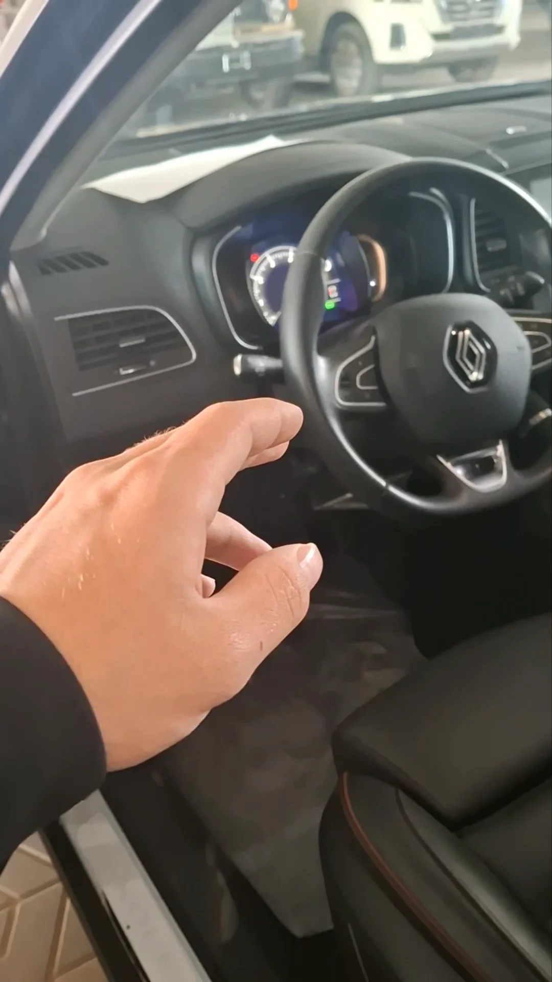 Car video thumbnail 1 of 9