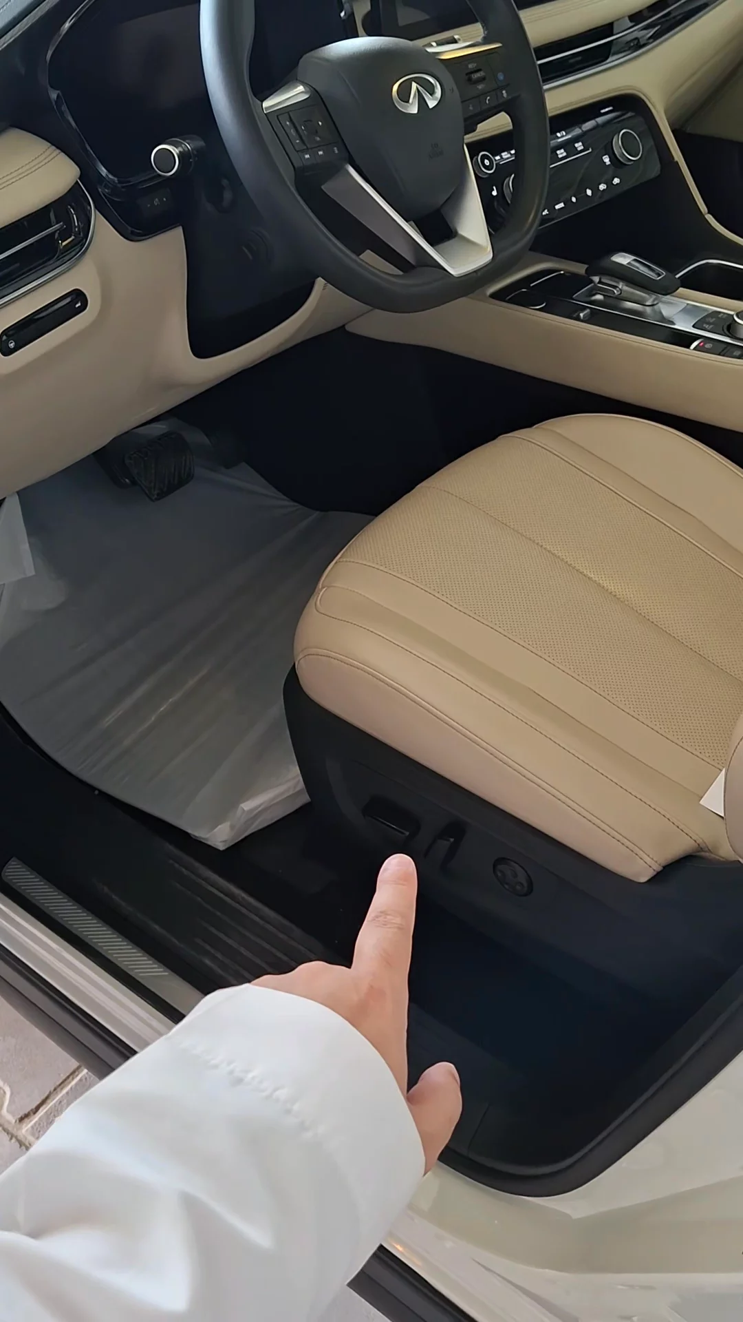 Car video thumbnail 1 of 9