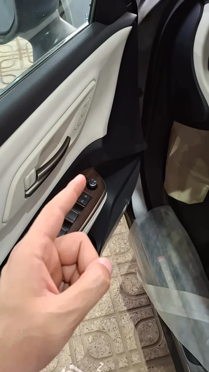 Car video thumbnail 1 of 10