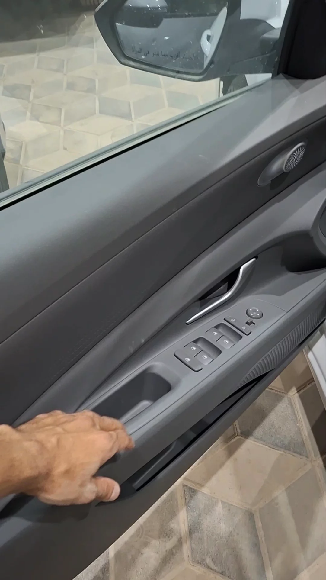 Car video thumbnail 1 of 10