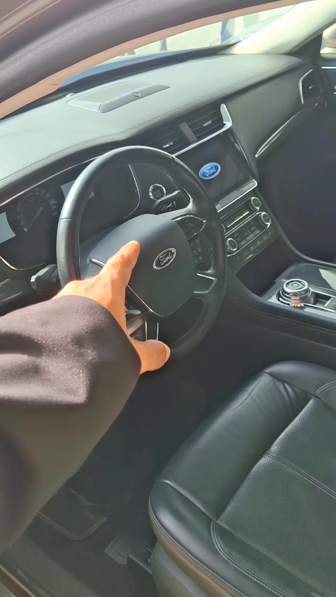 Car video thumbnail 1 of 8