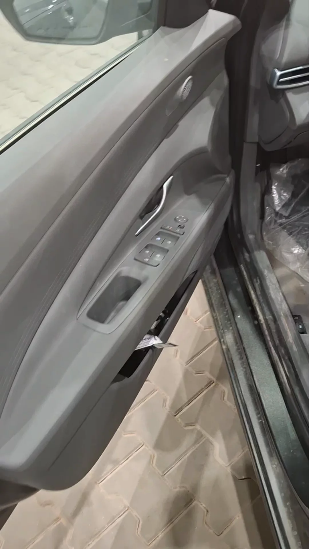 Car video thumbnail 1 of 9