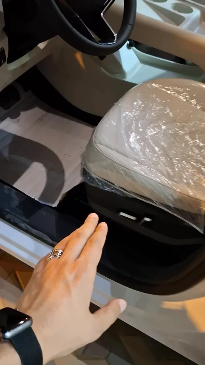 Car video thumbnail 1 of 10