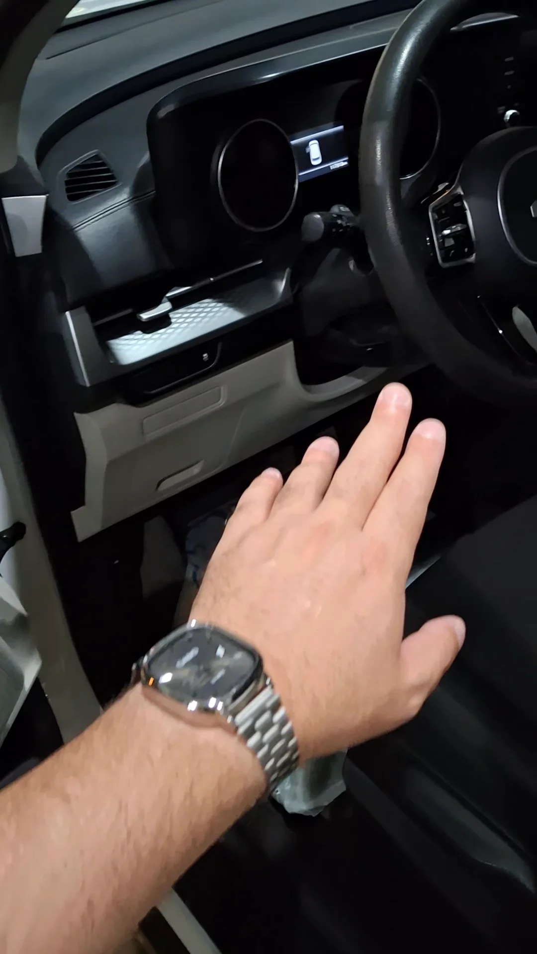 Car video thumbnail 1 of 9