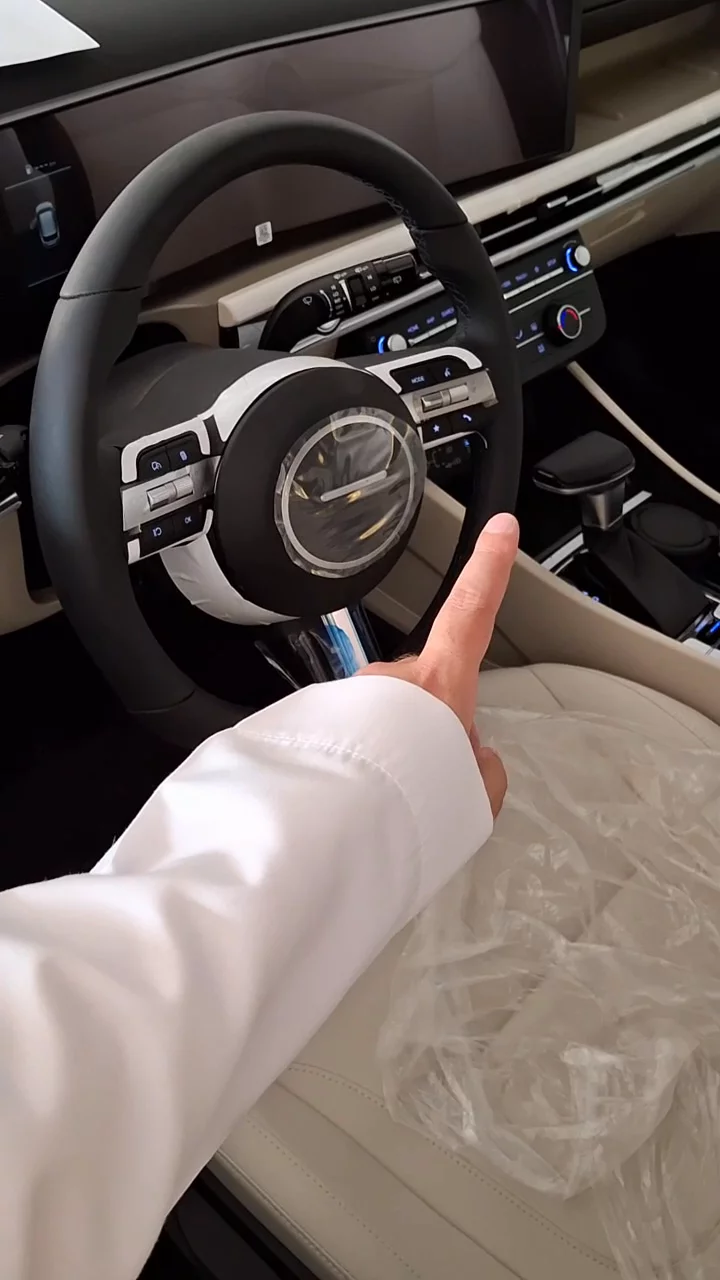 Car video thumbnail 1 of 10