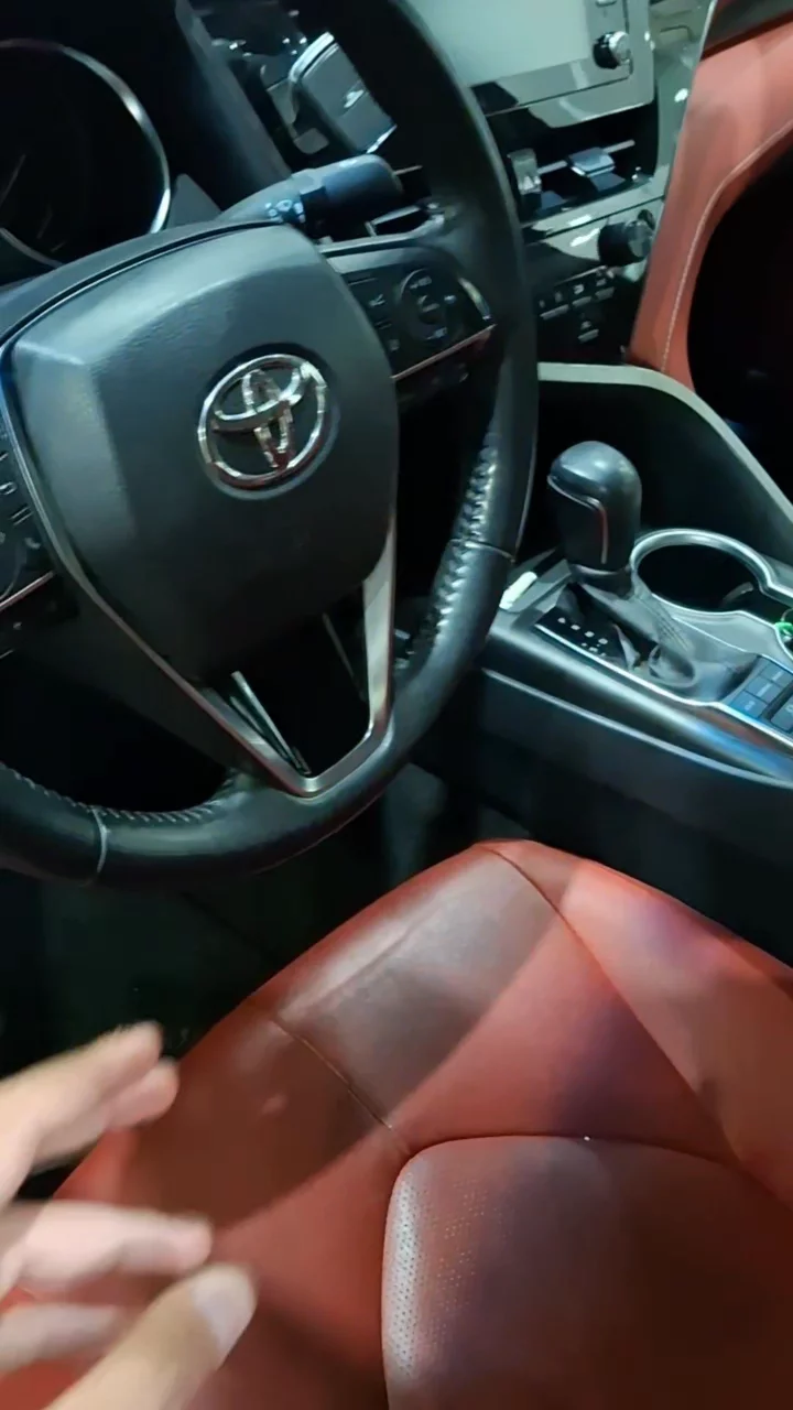 Car video thumbnail 1 of 9