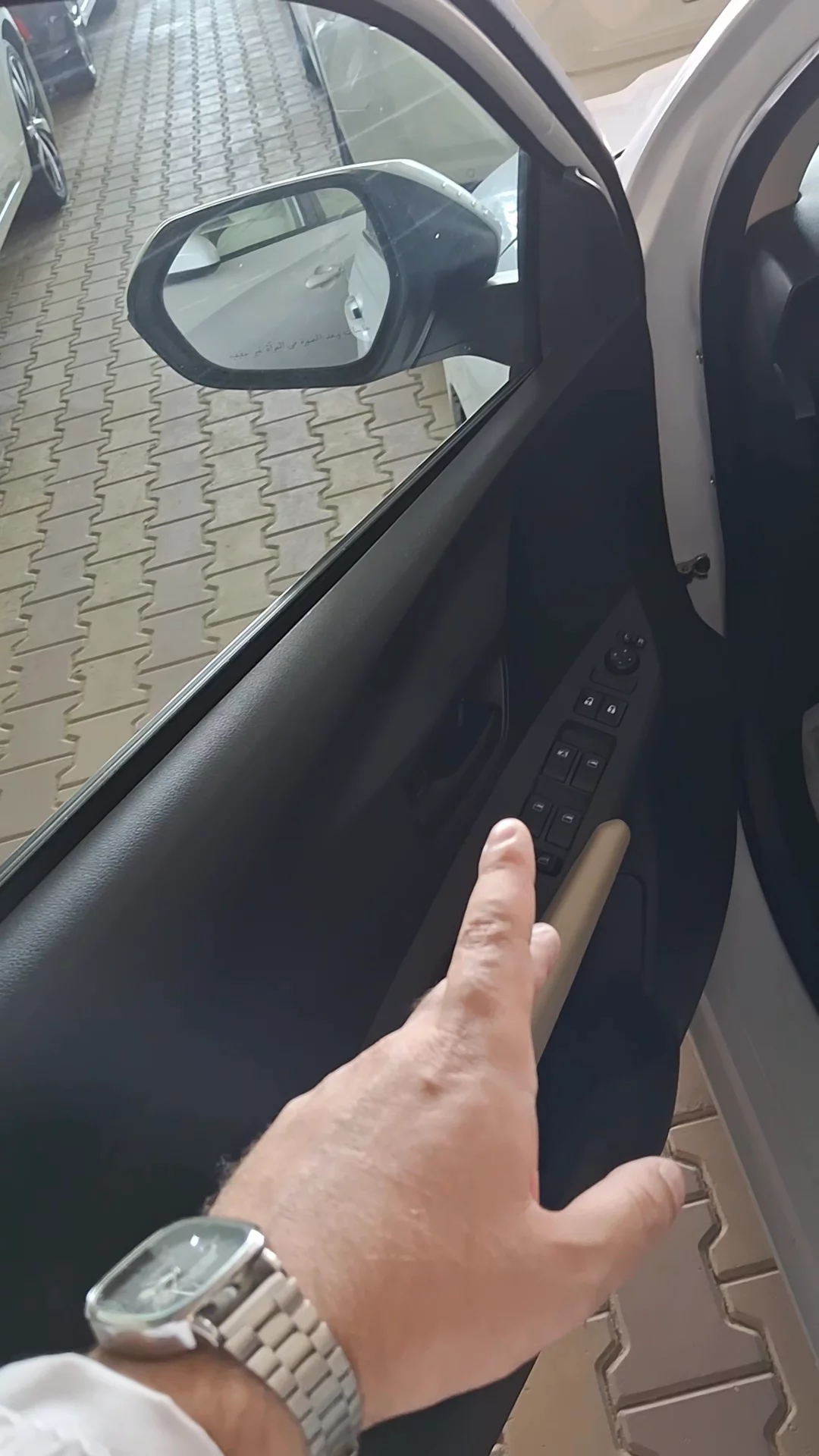 Car video thumbnail 1 of 8