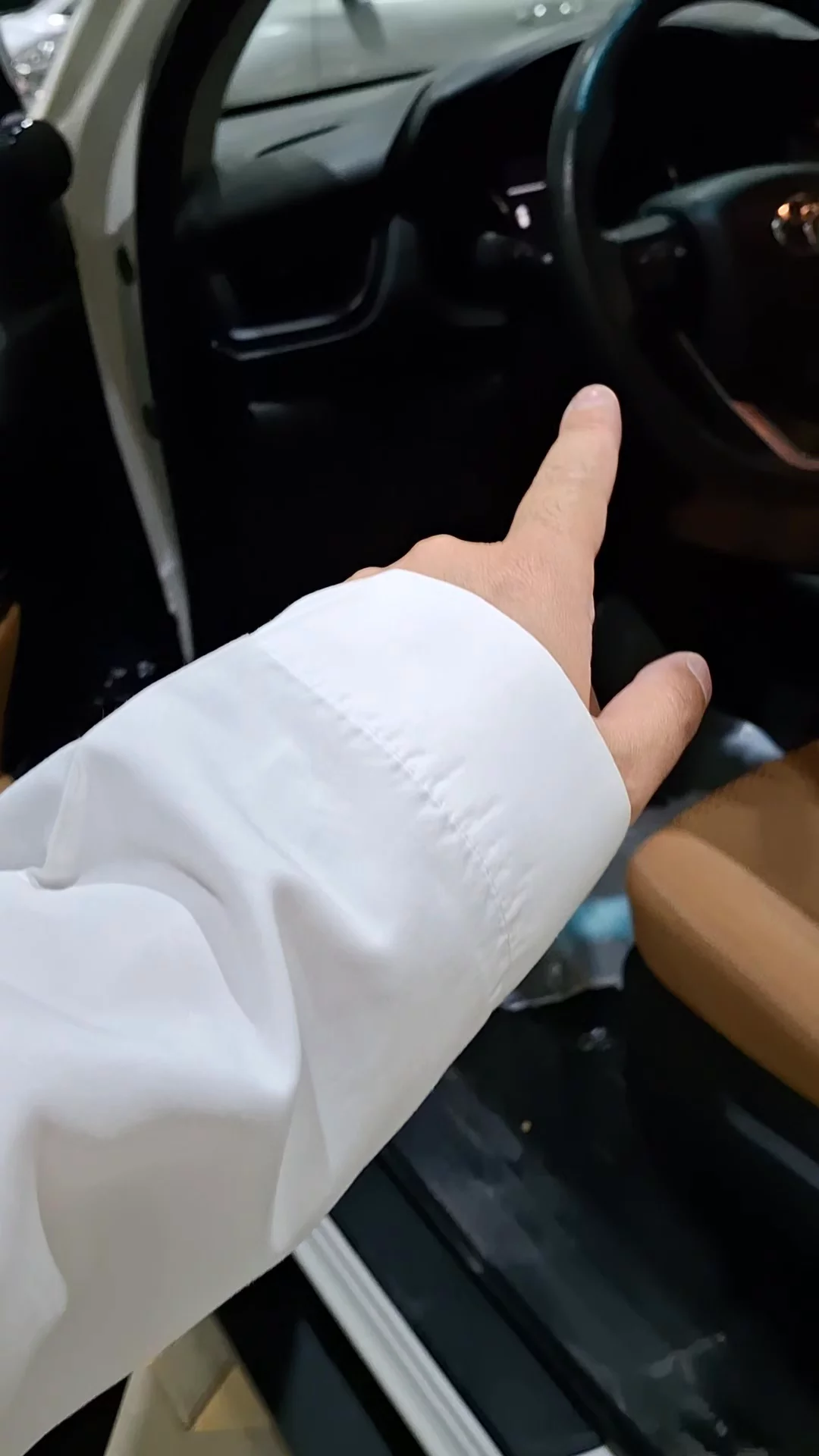 Car video thumbnail 1 of 9