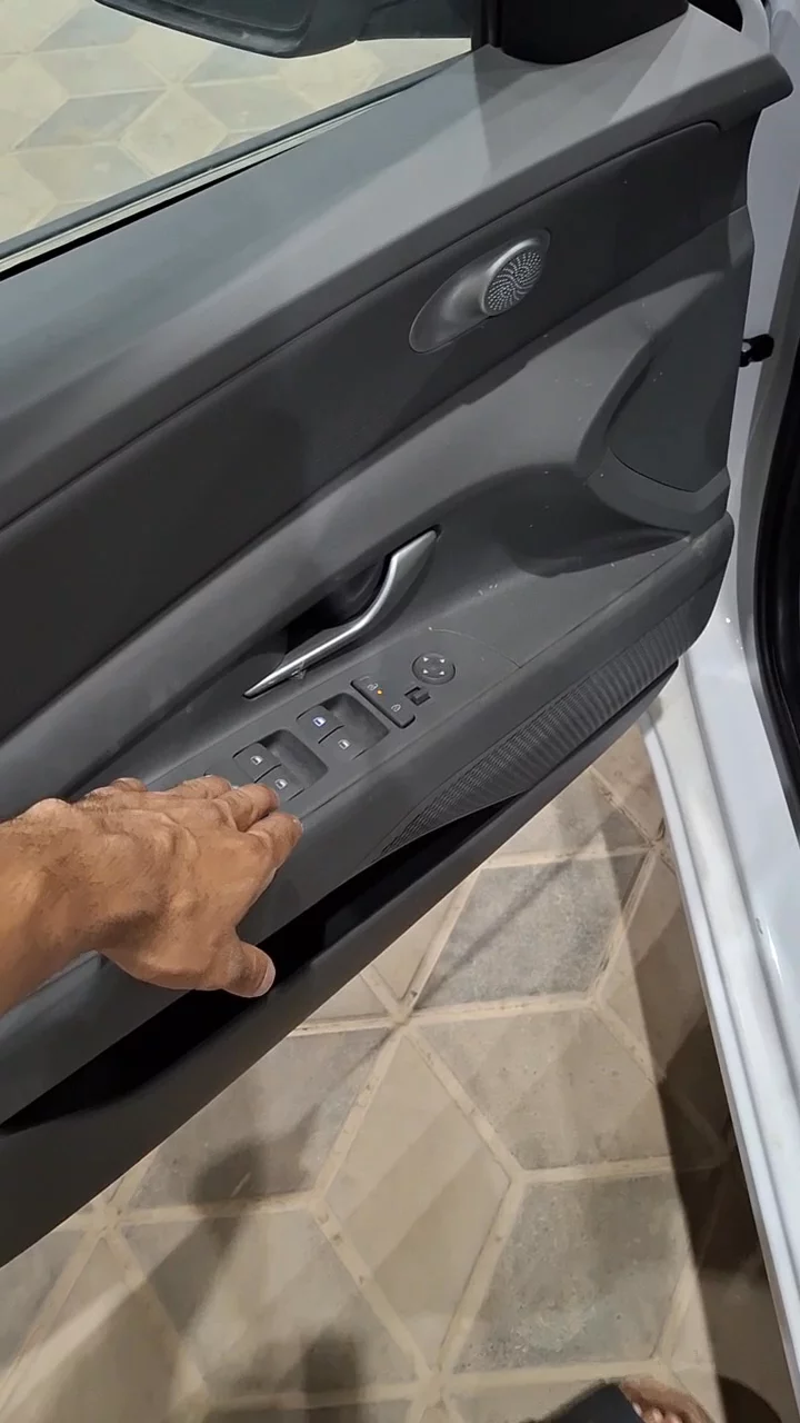 Car video thumbnail 1 of 10