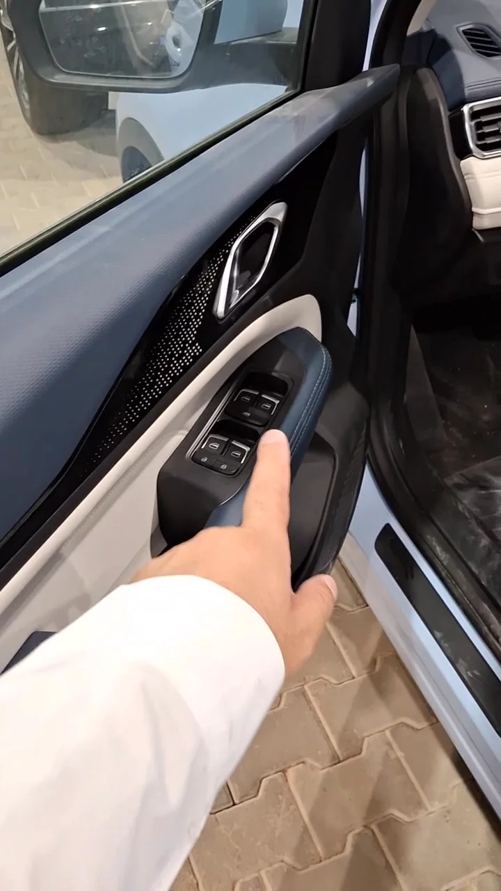 Car video thumbnail 1 of 10