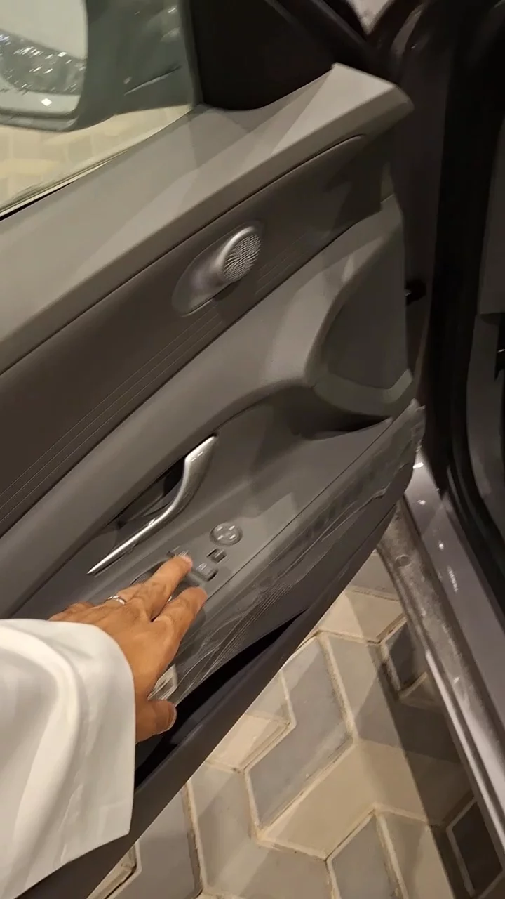 Car video thumbnail 1 of 10