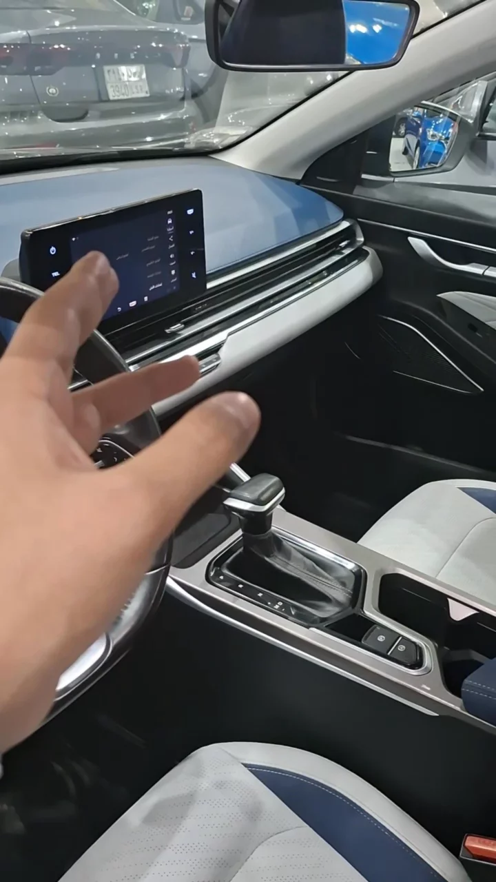 Car video thumbnail 1 of 9