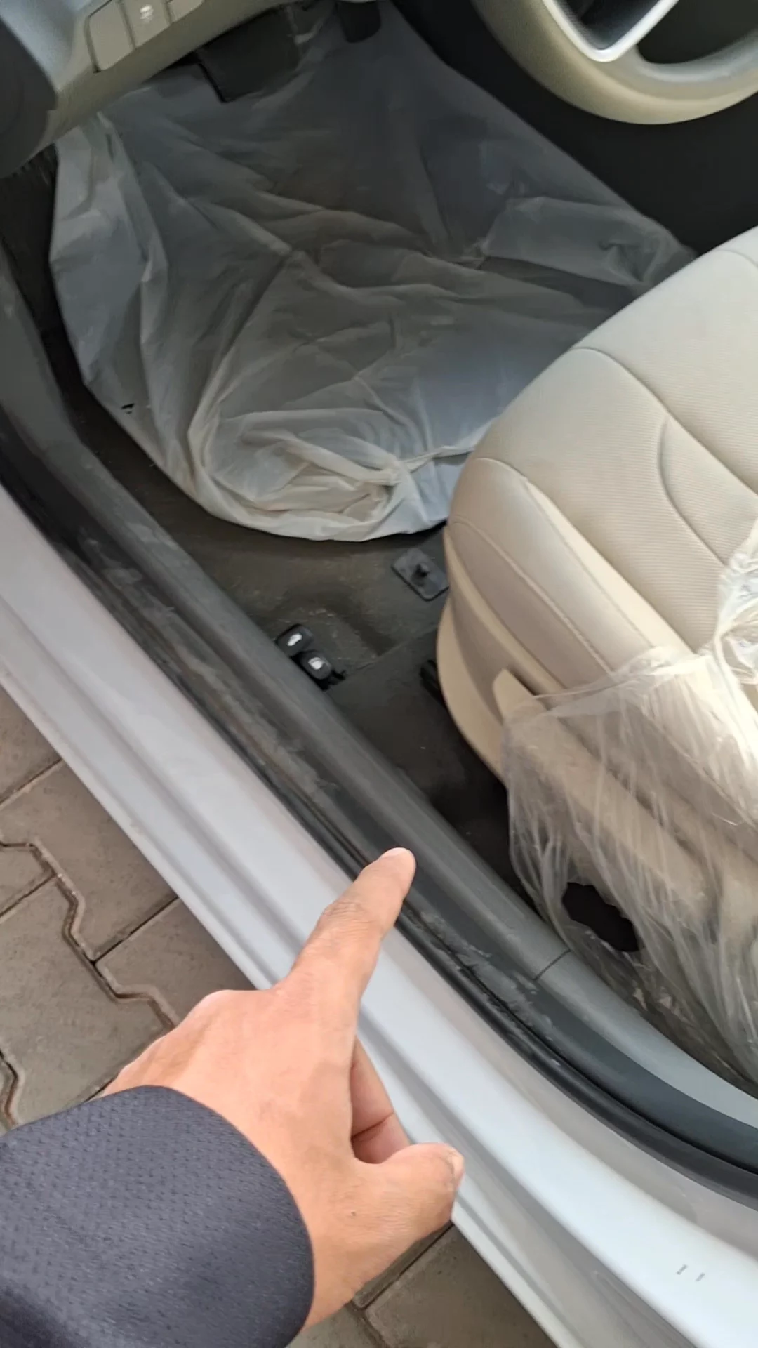 Car video thumbnail 1 of 8