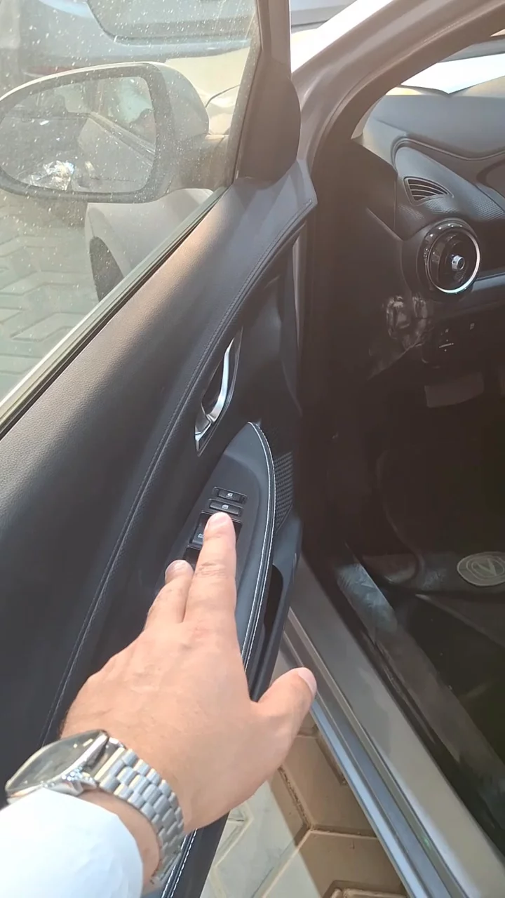 Car video thumbnail 1 of 9