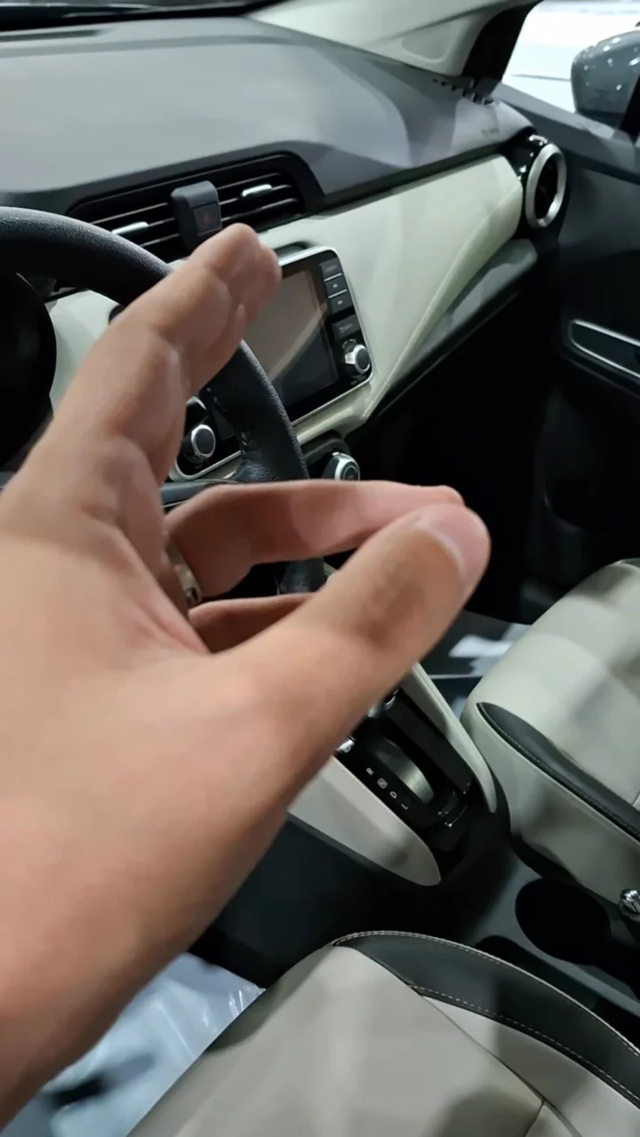 Car video thumbnail 1 of 9