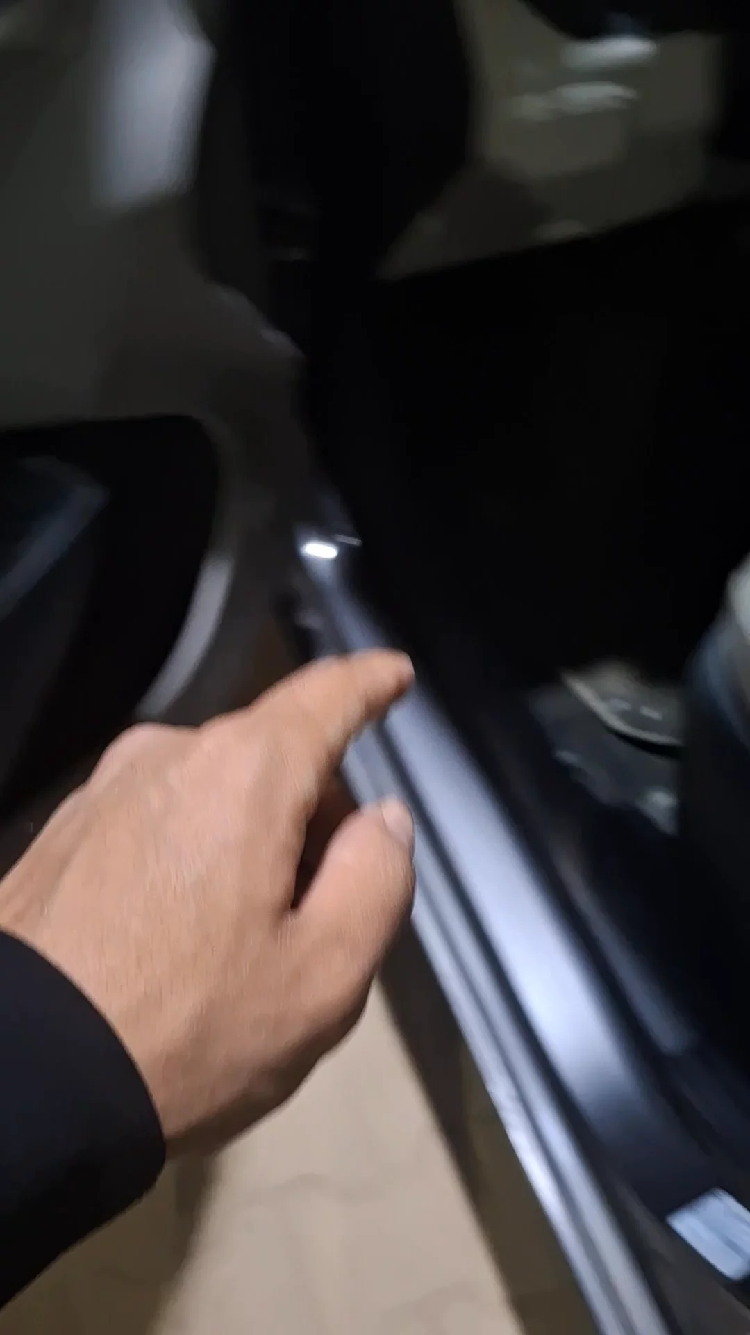 Car video thumbnail 1 of 8