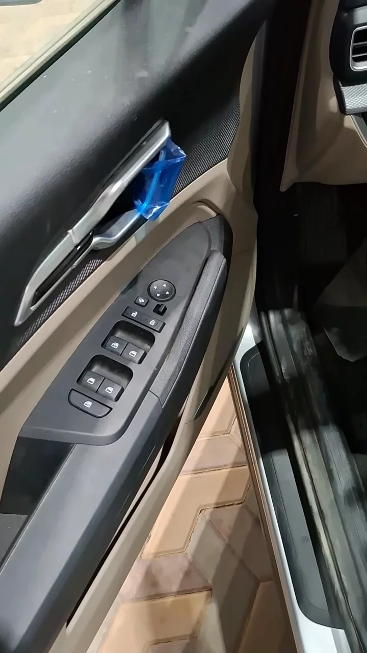 Car video thumbnail 1 of 9