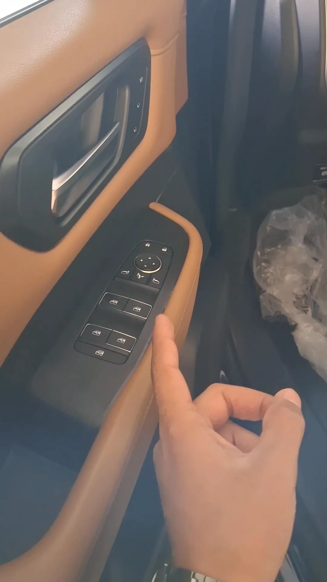 Car video thumbnail 1 of 8