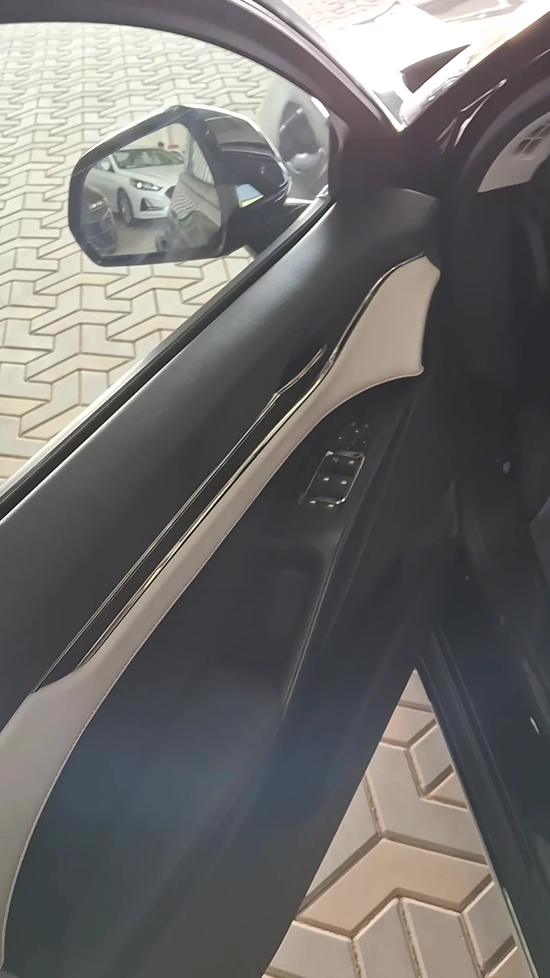 Car video thumbnail 1 of 9