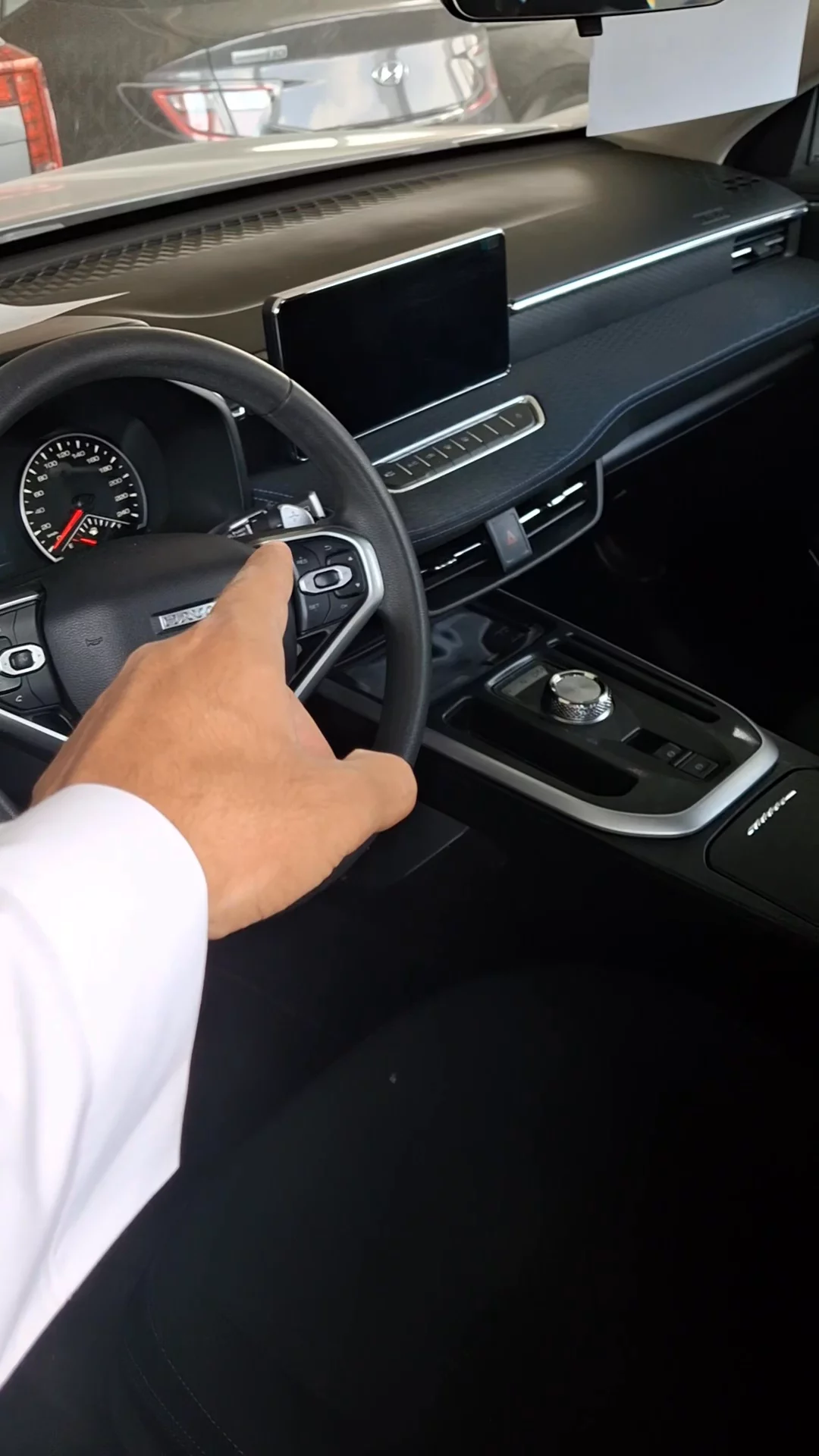 Car video thumbnail 1 of 7