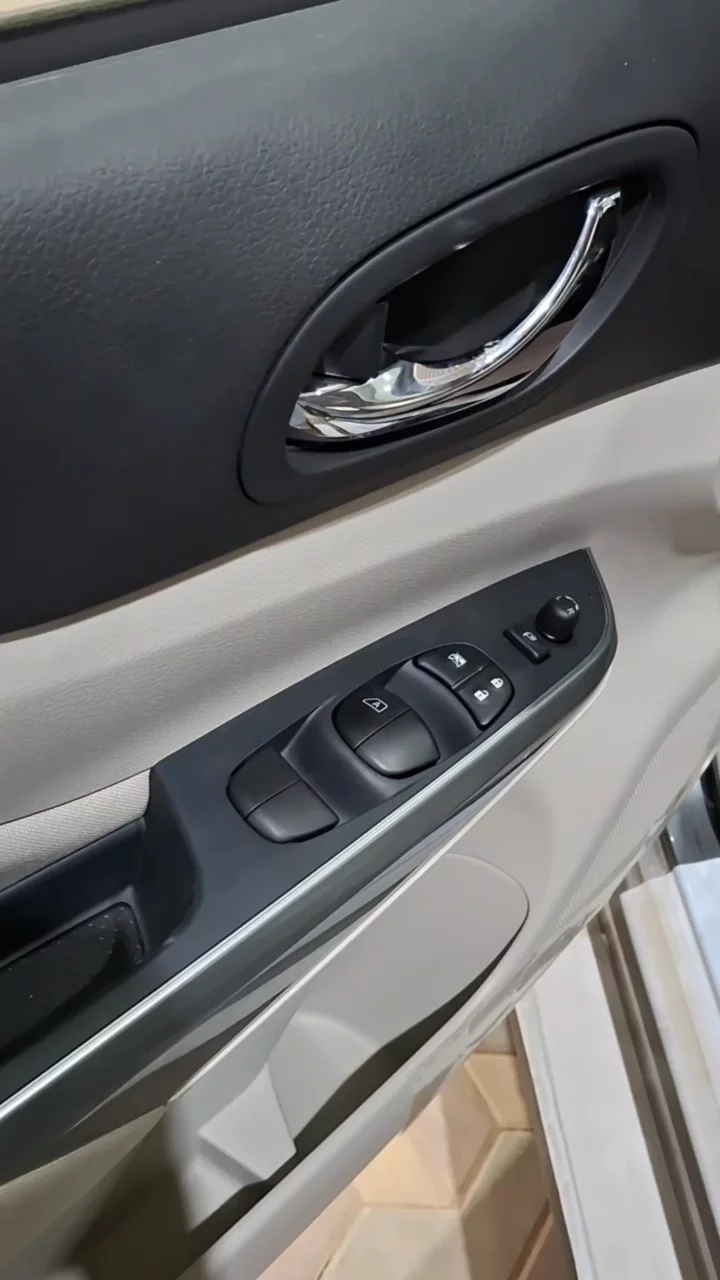 Car video thumbnail 1 of 9