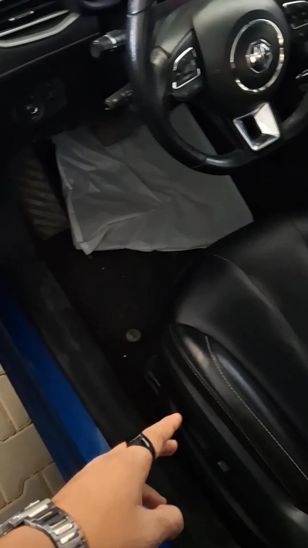 Car video thumbnail 1 of 7