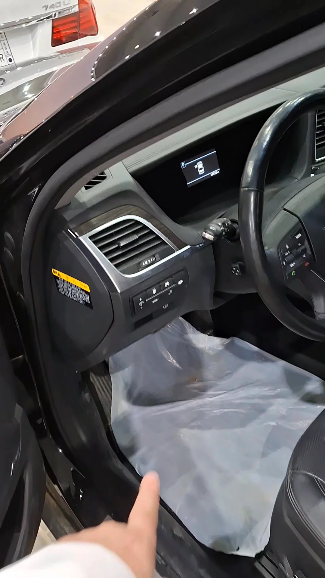 Car video thumbnail 1 of 9