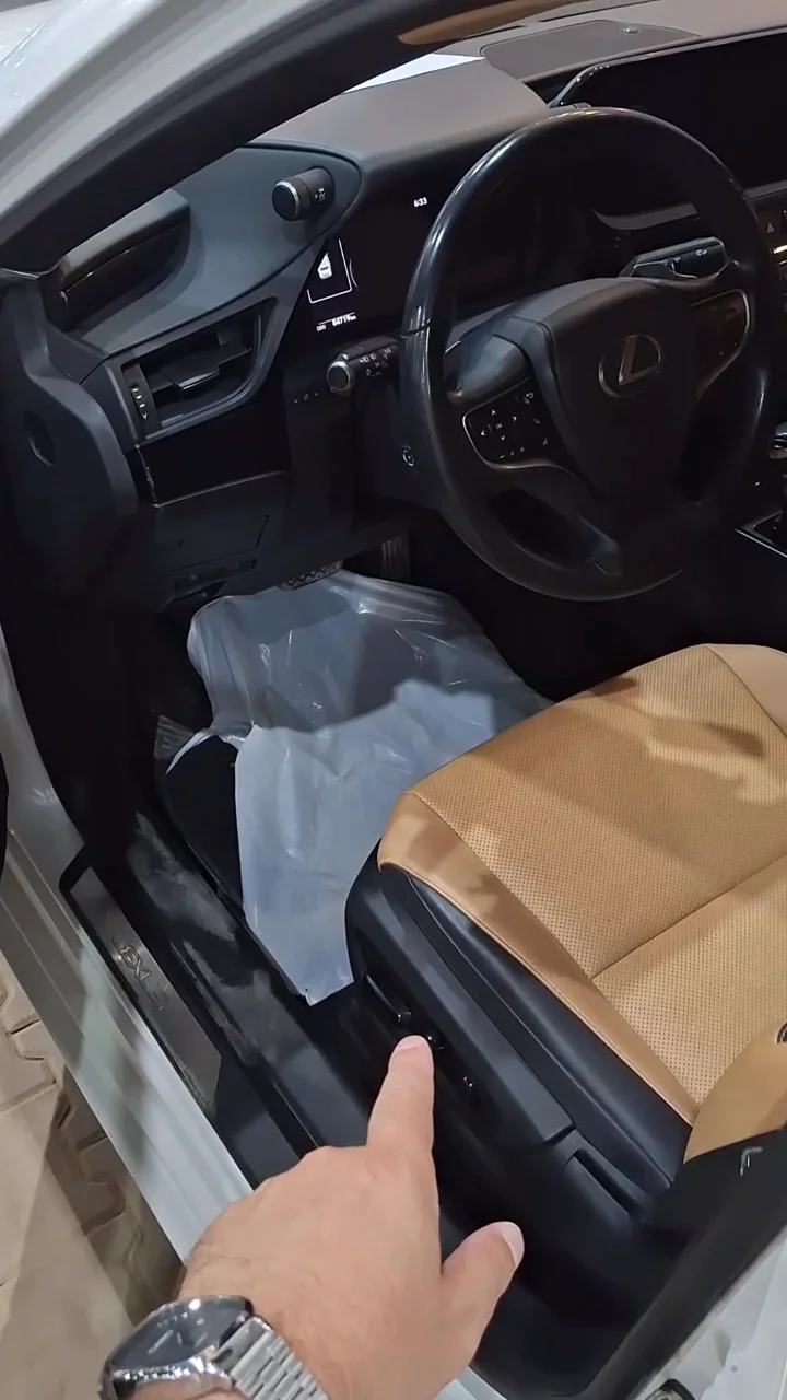 Car video thumbnail 1 of 9