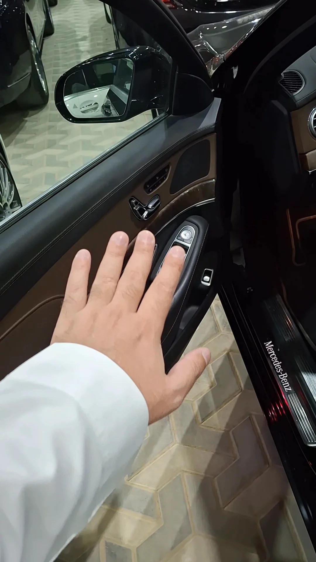 Car video thumbnail 1 of 9