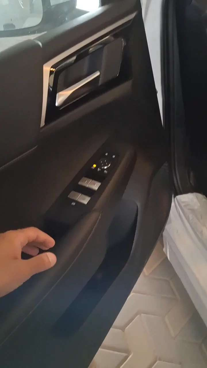 Car video thumbnail 1 of 10