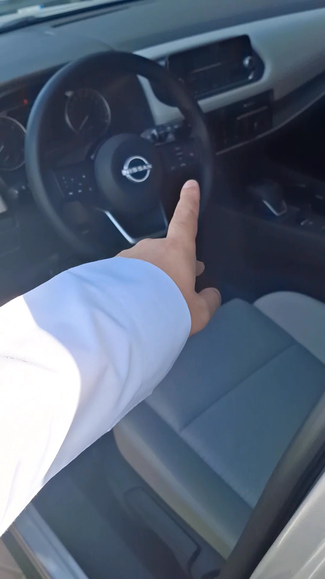 Car video thumbnail 1 of 9