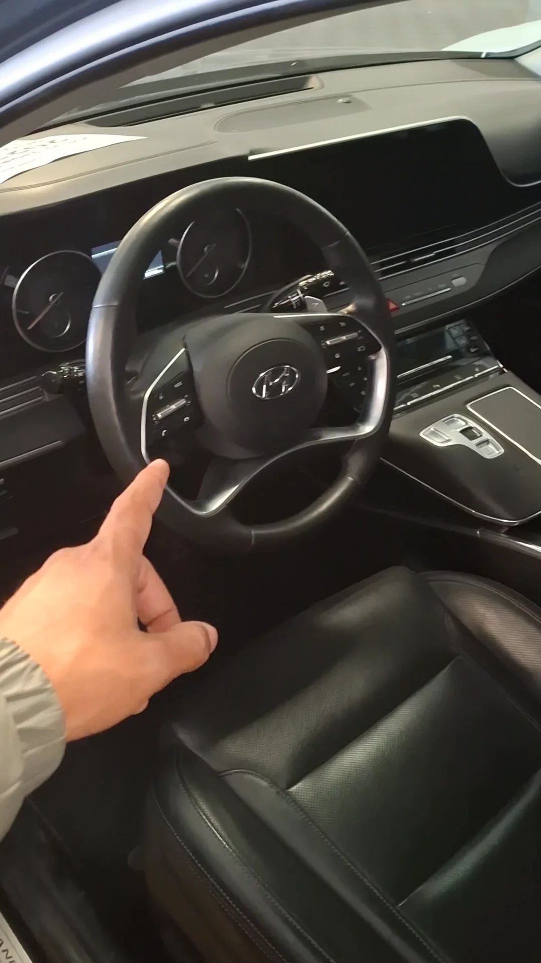 Car video thumbnail 1 of 7