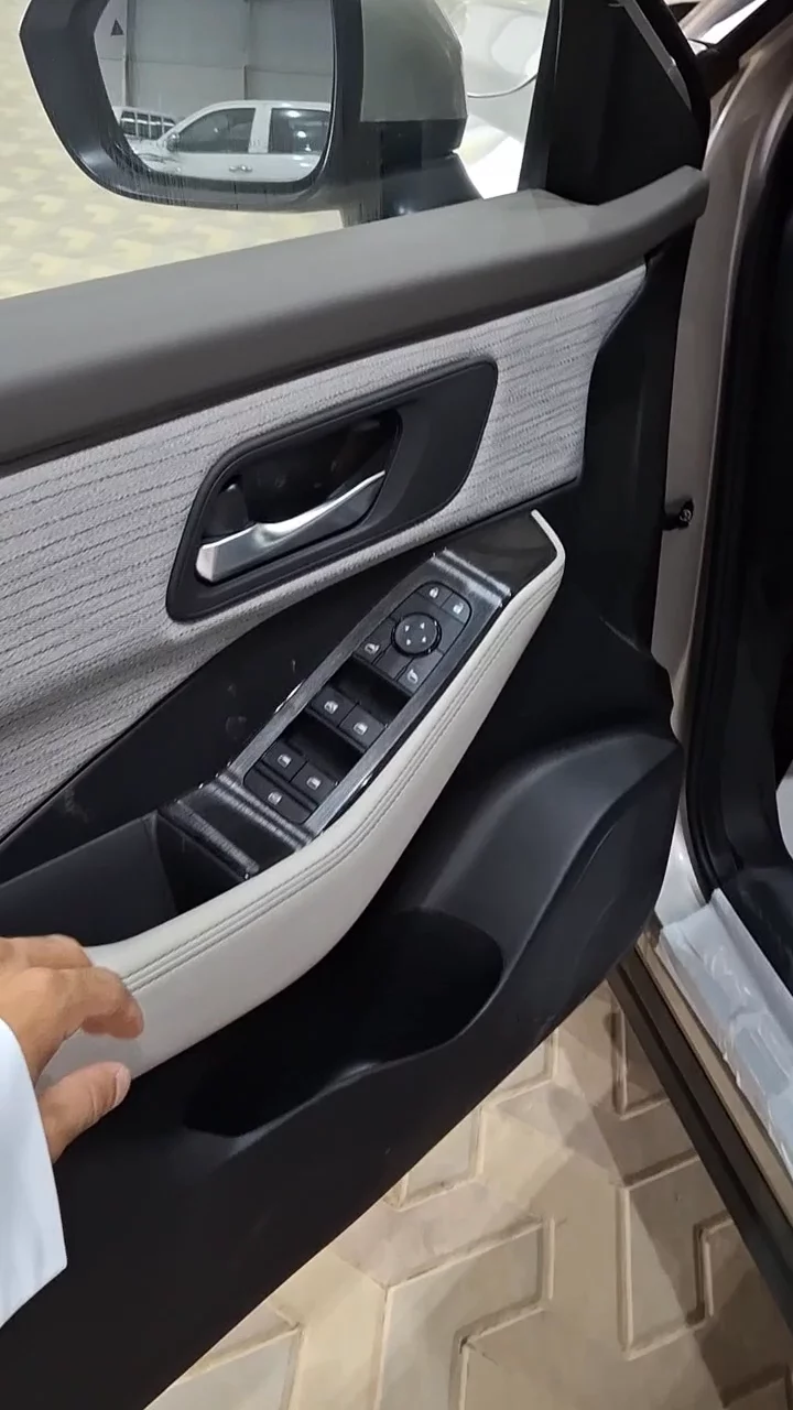 Car video thumbnail 1 of 10