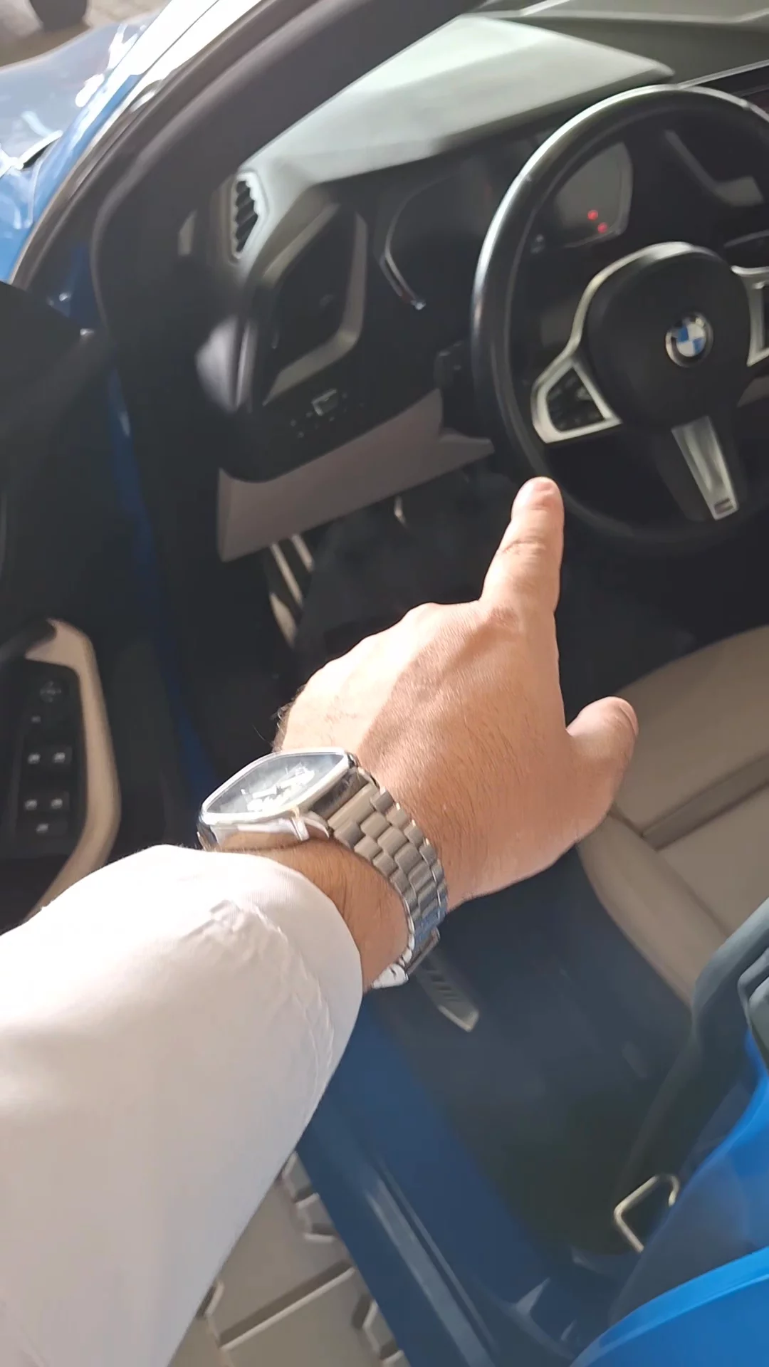 Car video thumbnail 1 of 9