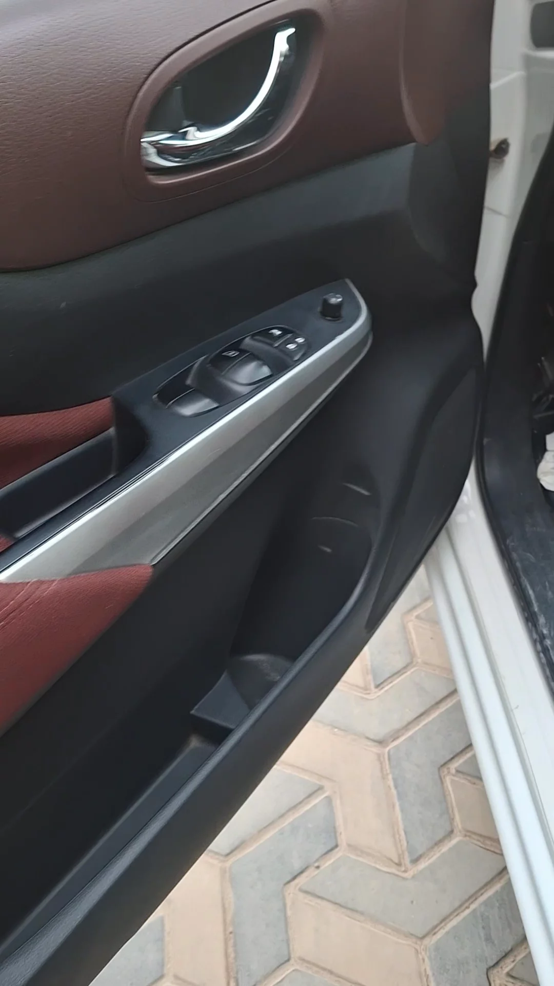 Car video thumbnail 1 of 7