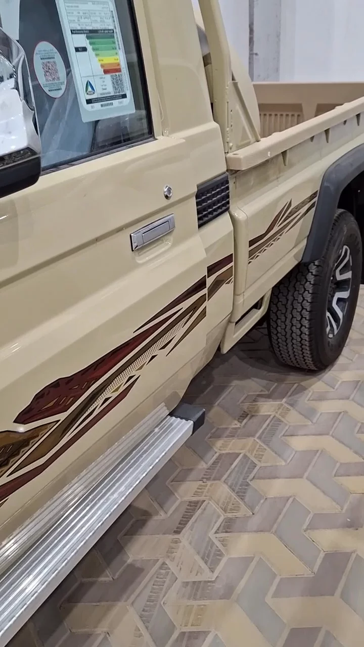 Car video thumbnail 1 of 8