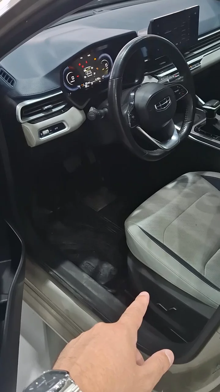 Car video thumbnail 1 of 9