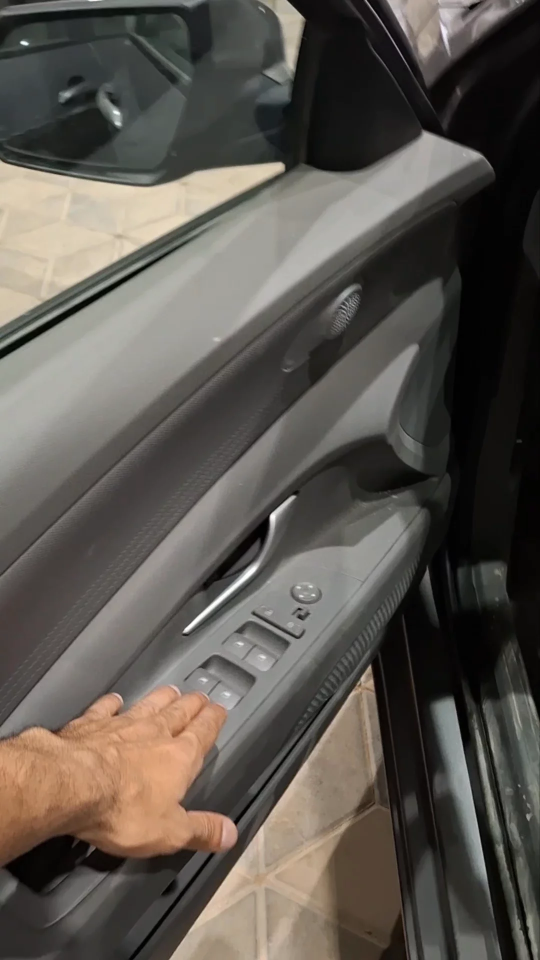 Car video thumbnail 1 of 10