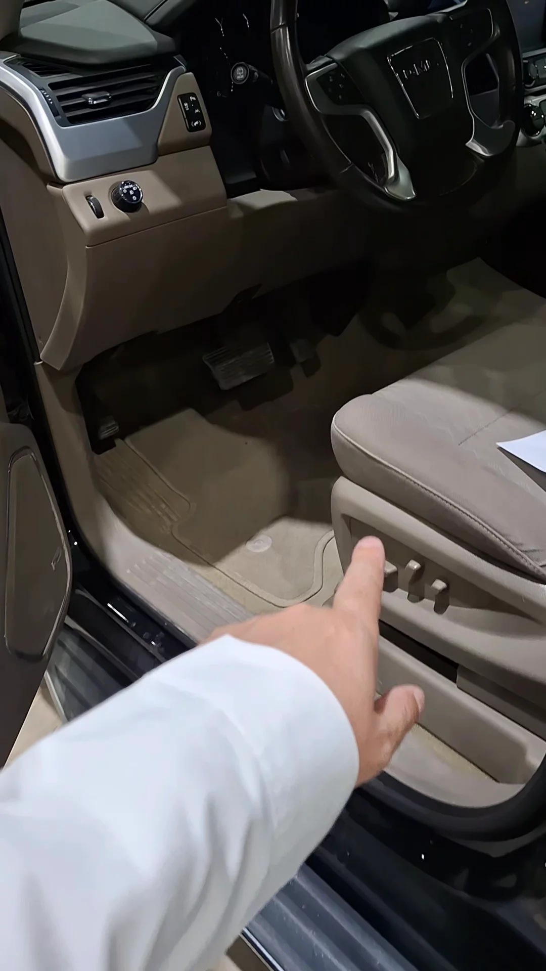 Car video thumbnail 1 of 9