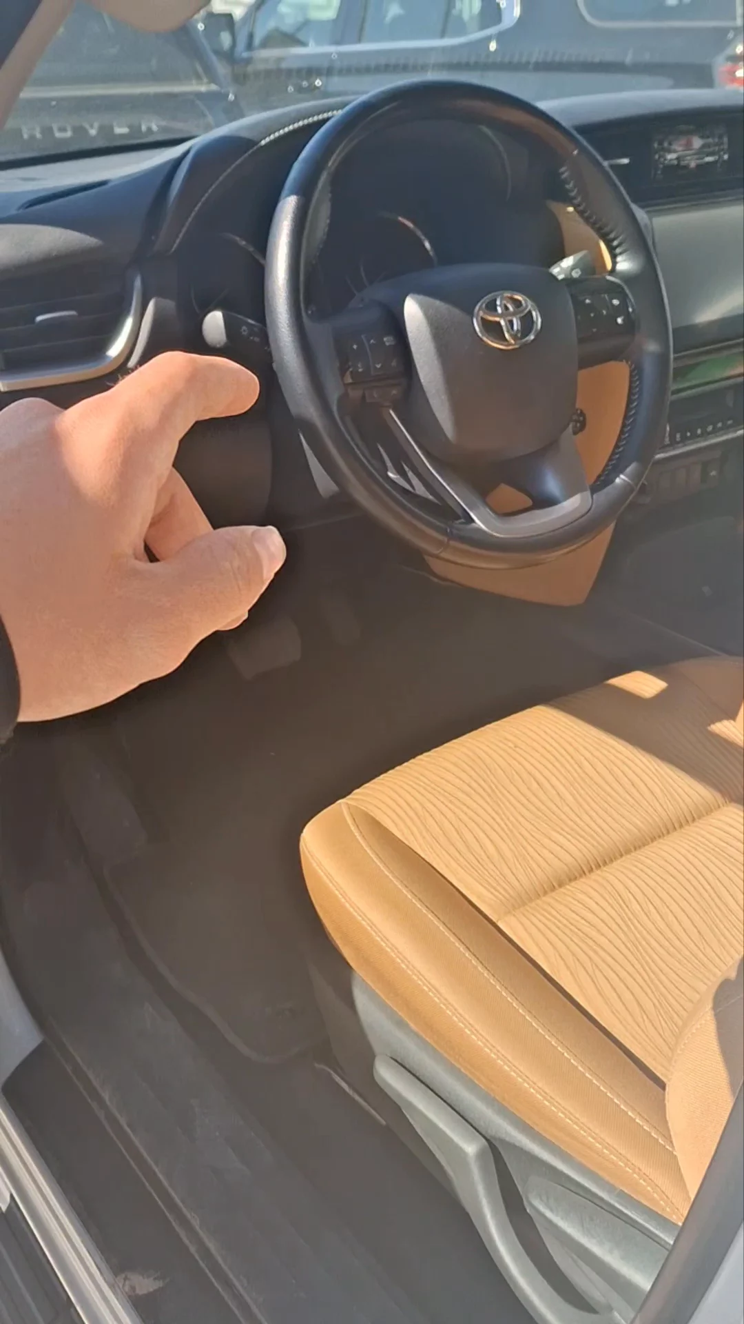 Car video thumbnail 1 of 8