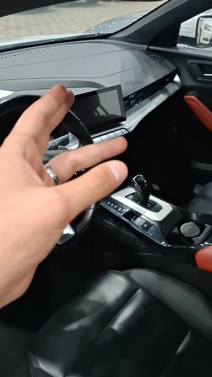 Car video thumbnail 1 of 9