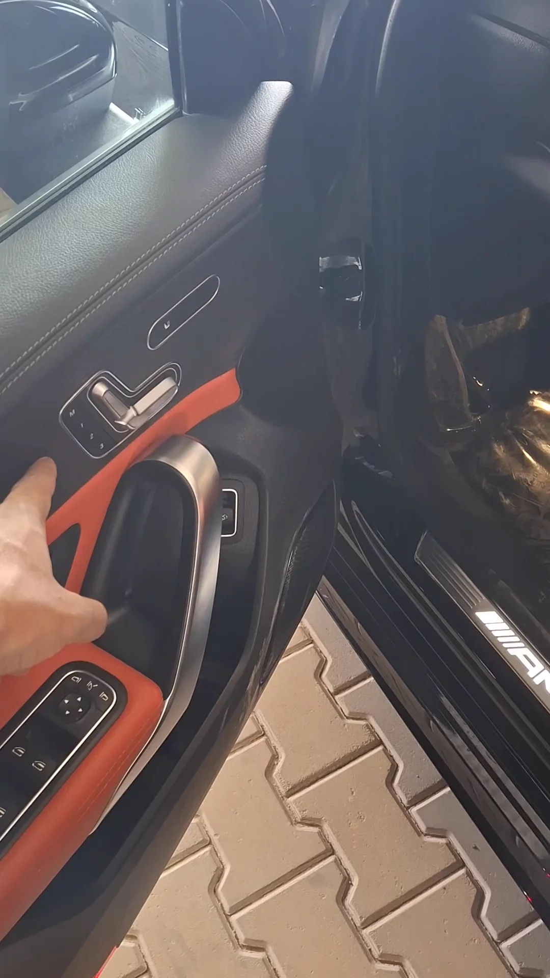 Car video thumbnail 1 of 10