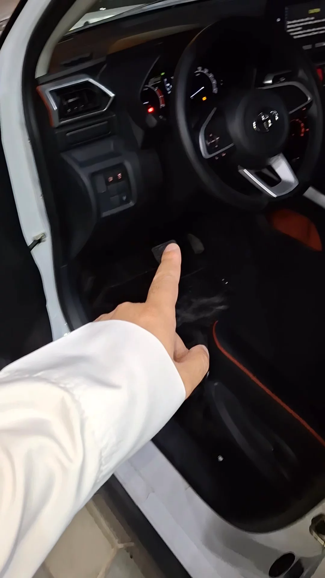 Car video thumbnail 1 of 10