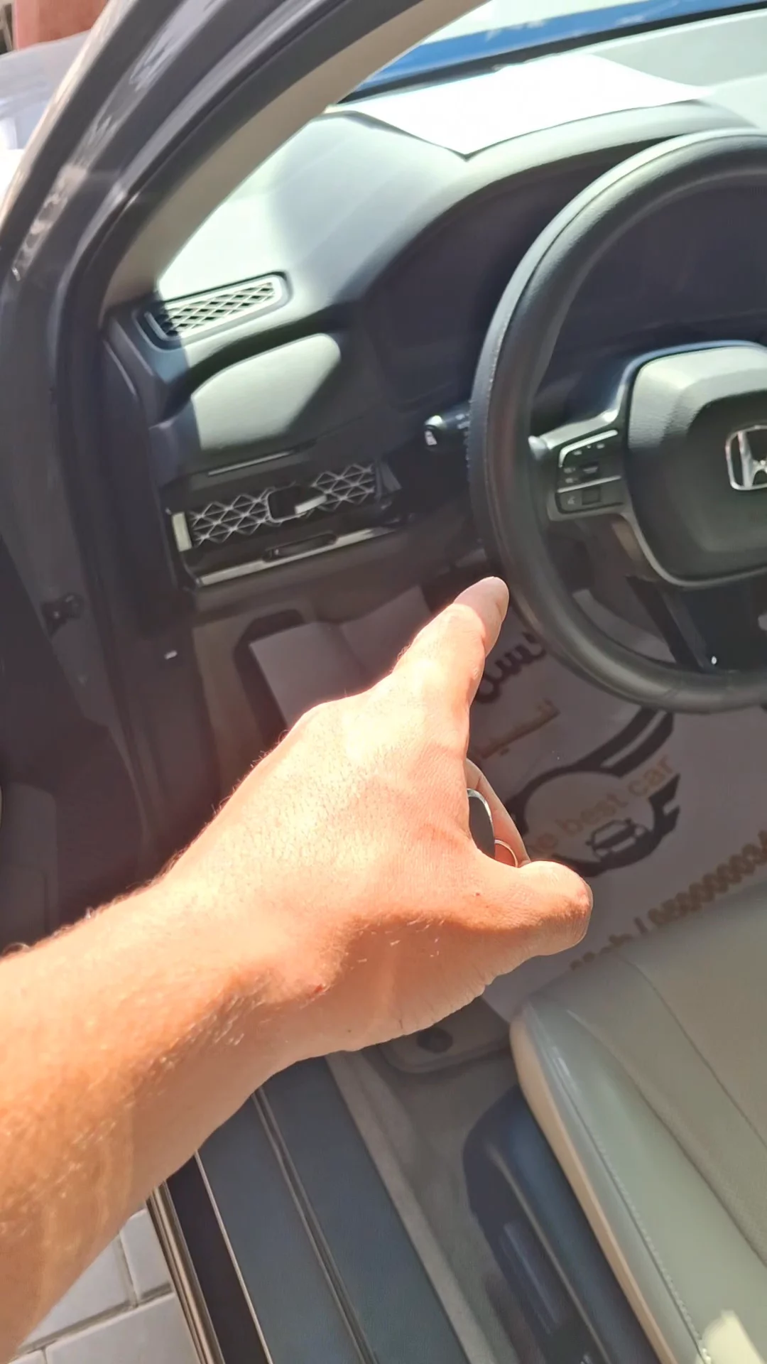 Car video thumbnail 1 of 8