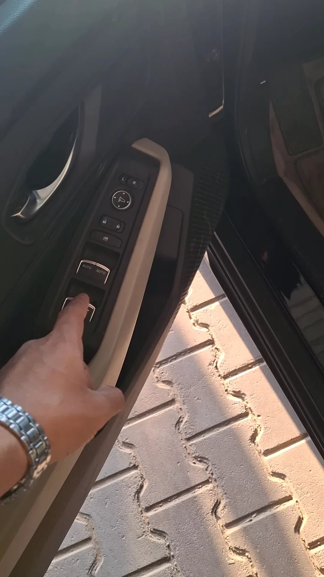 Car video thumbnail 1 of 6