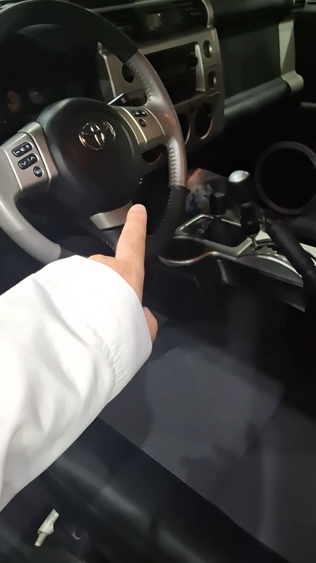 Car video thumbnail 1 of 8