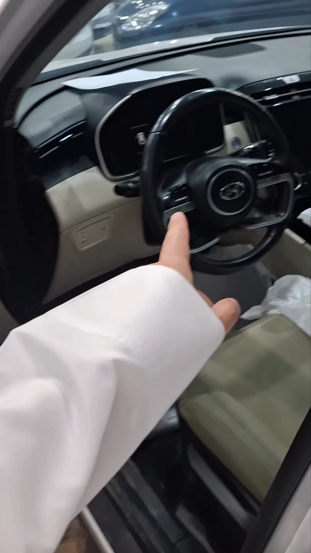 Car video thumbnail 1 of 10